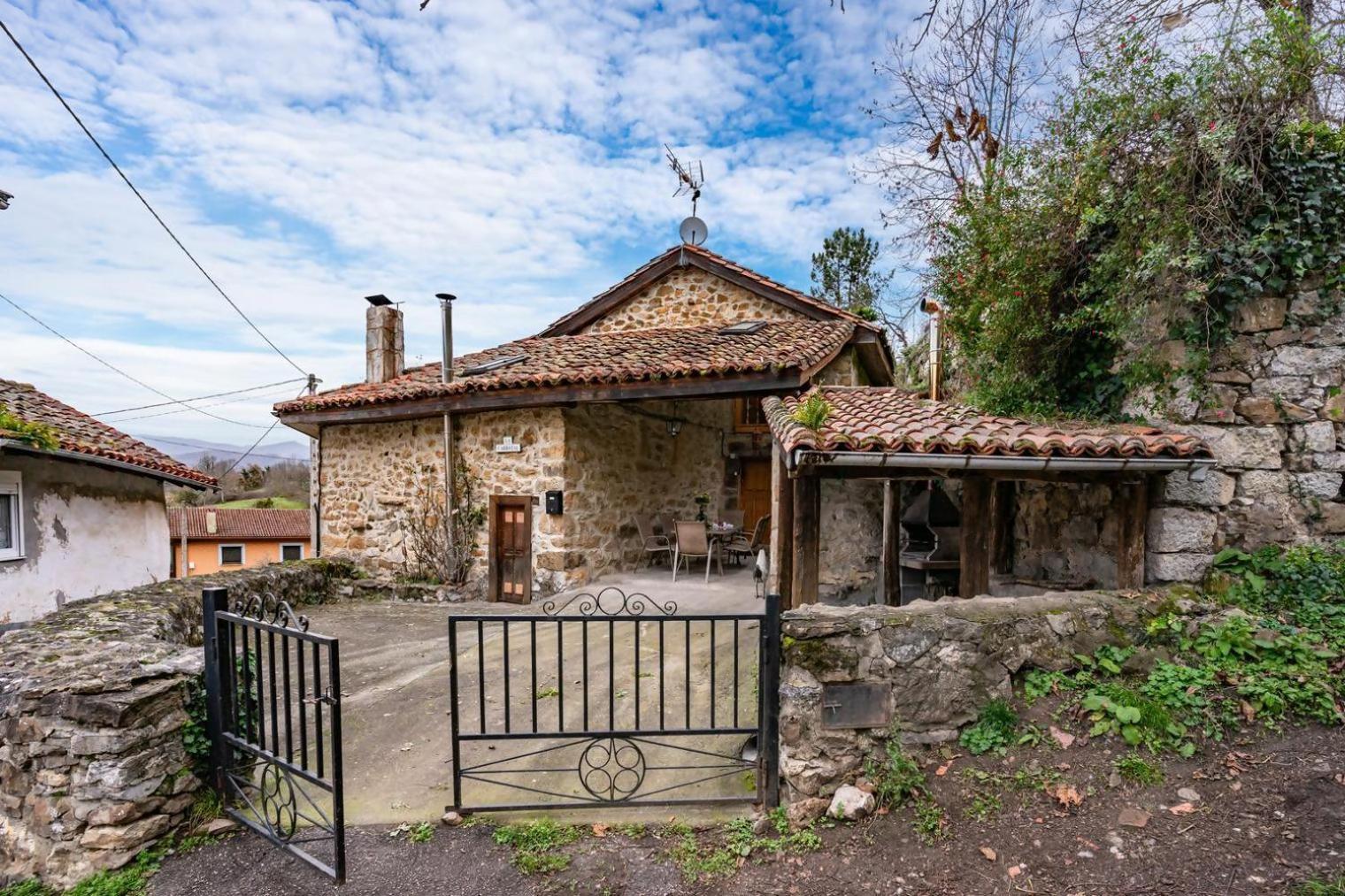 Casa Rural La Carrozal Senda Del Oso Orelleiru Екстер'єр фото