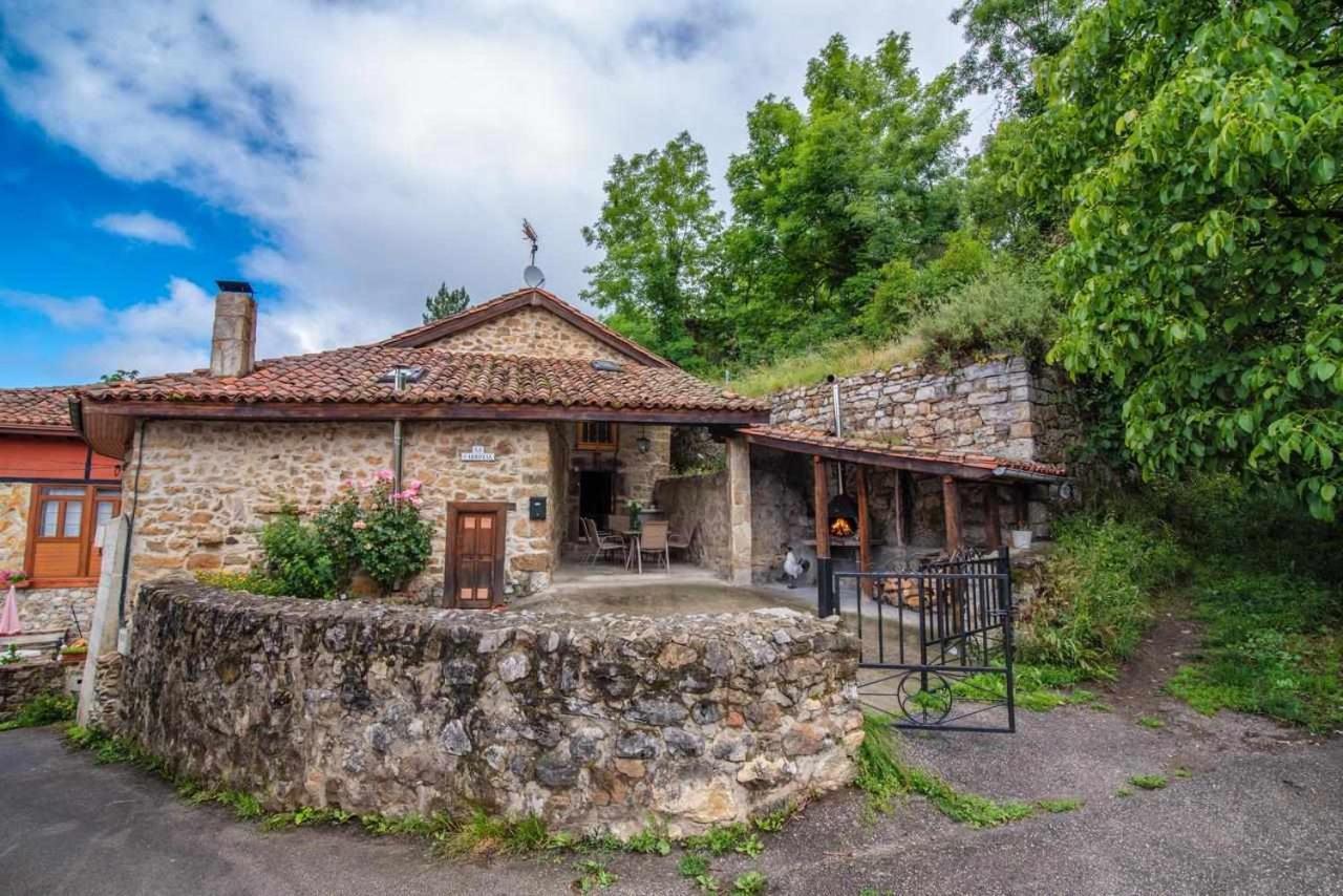 Casa Rural La Carrozal Senda Del Oso Orelleiru Екстер'єр фото